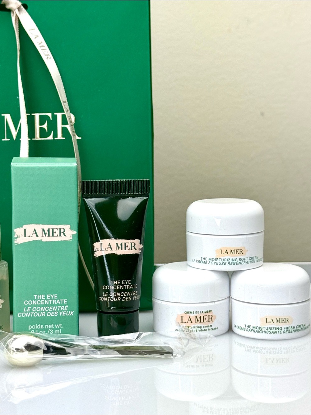 La Mer Skincare Travel Set Regimen - Picture 3 of 8